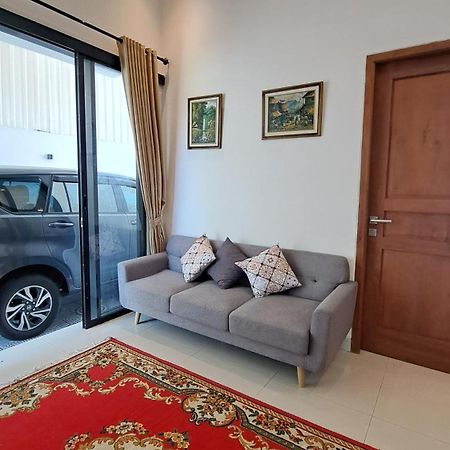 Family Homestay Near Malioboro Yogyakarta Exterior foto